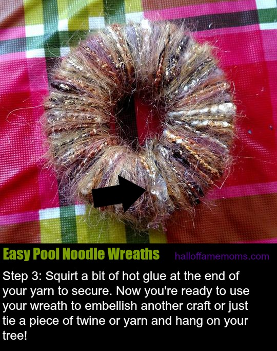 Easy #diy Christmas ornament: pool noodle wreath
