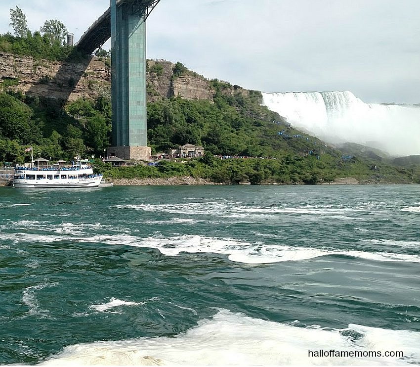 Maid of the Mist and USA Falls