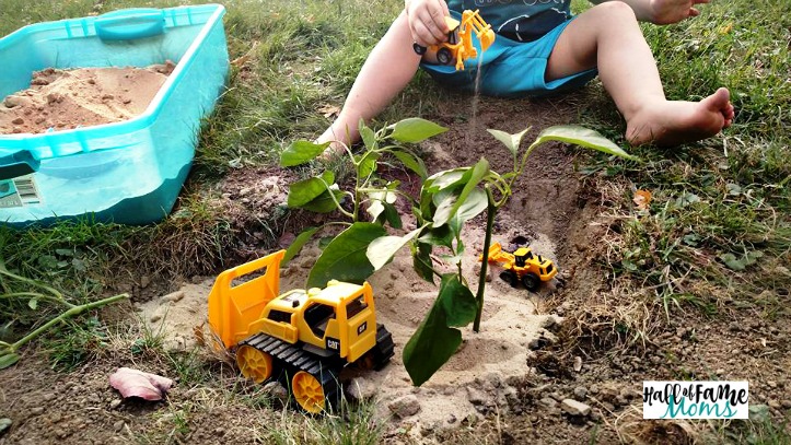 2 Steps to Make a Portable Indoor Sandbox for HOURS of Play